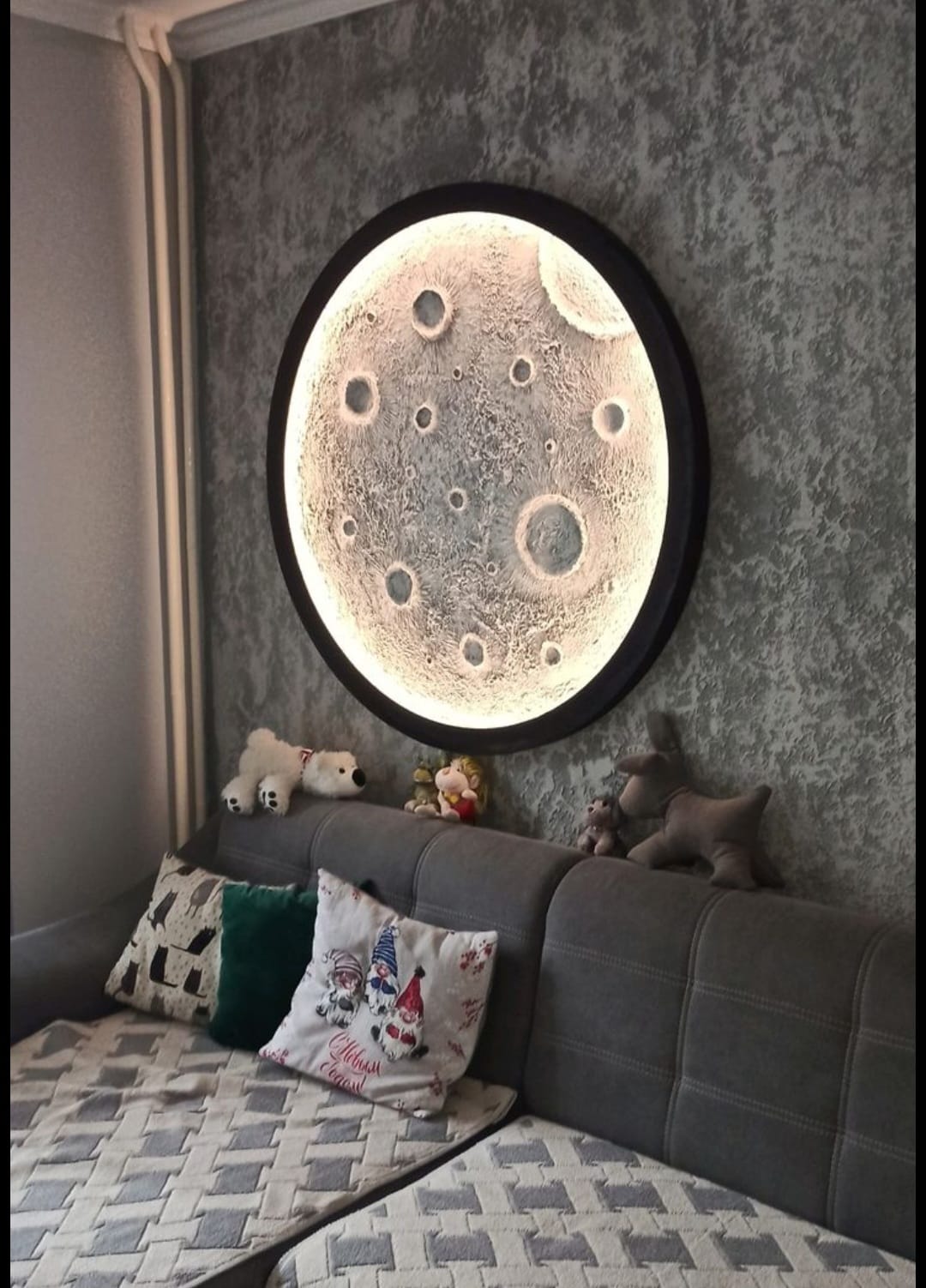 Lunar Glow Wall Lamp